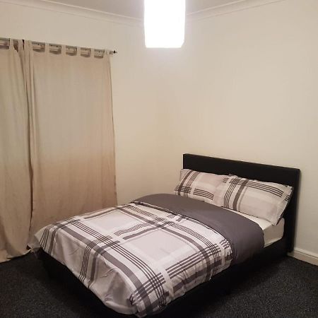 Budget House In Gants Hill Bed and Breakfast Ilford Buitenkant foto