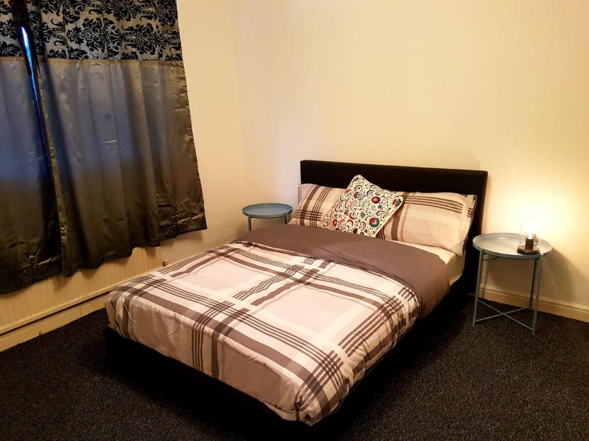 Budget House In Gants Hill Bed and Breakfast Ilford Buitenkant foto
