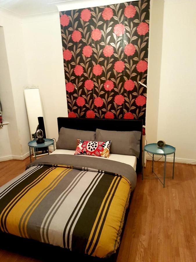 Budget House In Gants Hill Bed and Breakfast Ilford Buitenkant foto