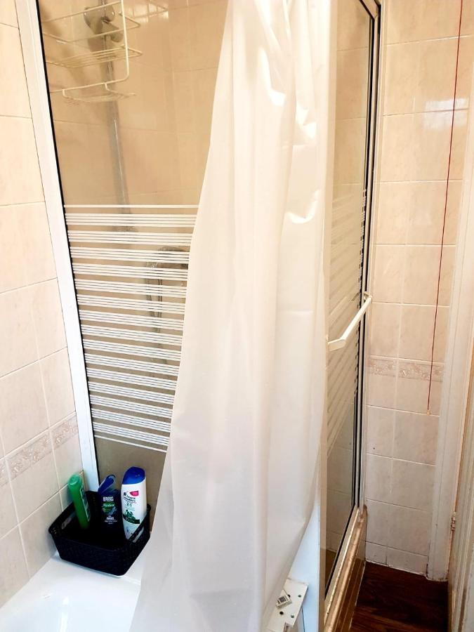 Budget House In Gants Hill Bed and Breakfast Ilford Buitenkant foto