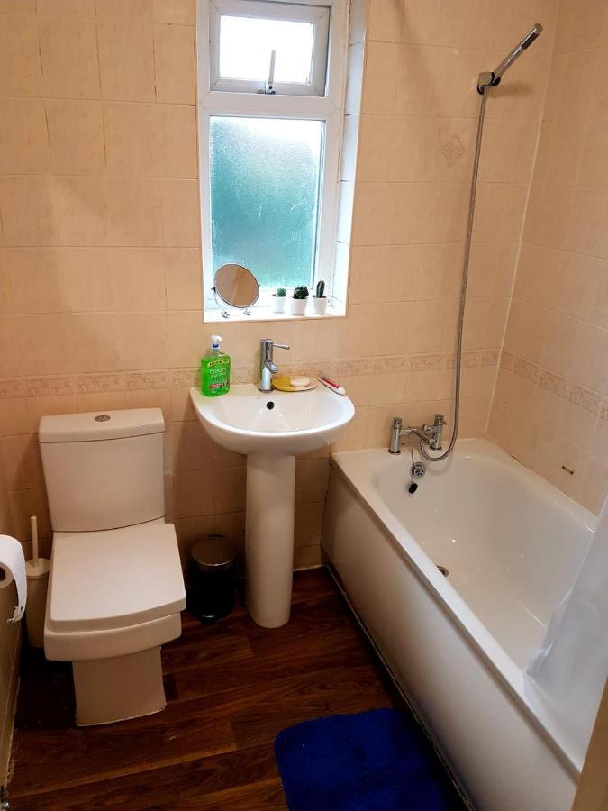 Budget House In Gants Hill Bed and Breakfast Ilford Buitenkant foto