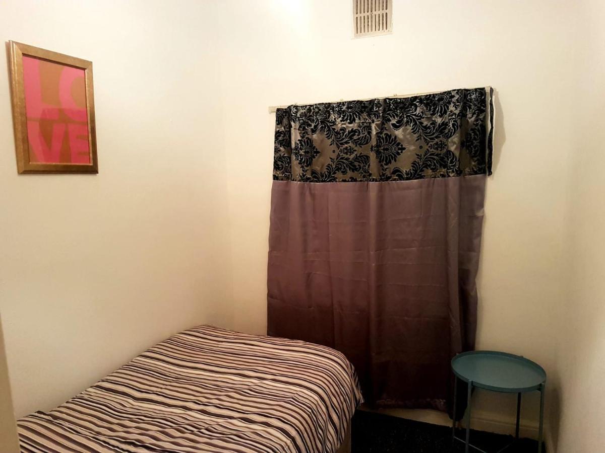 Budget House In Gants Hill Bed and Breakfast Ilford Buitenkant foto