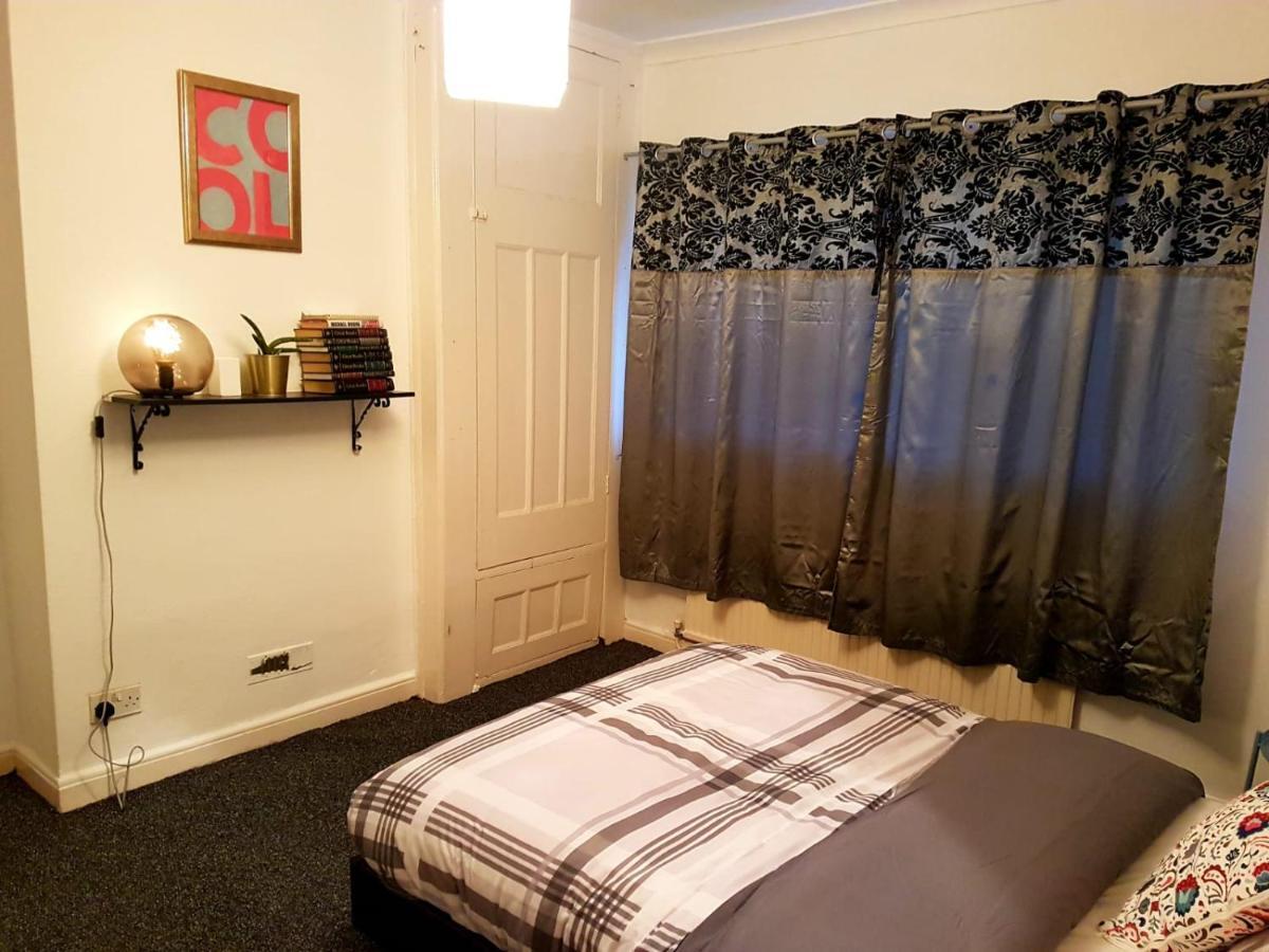 Budget House In Gants Hill Bed and Breakfast Ilford Buitenkant foto