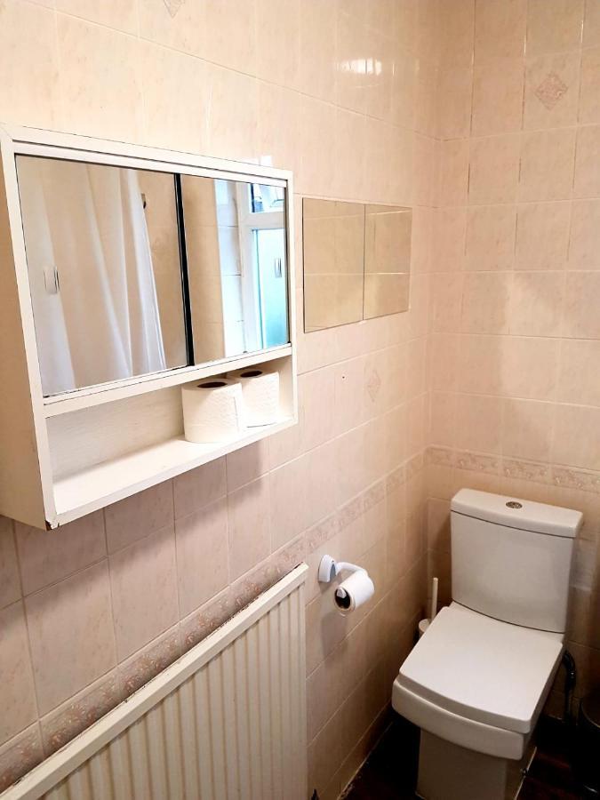 Budget House In Gants Hill Bed and Breakfast Ilford Buitenkant foto