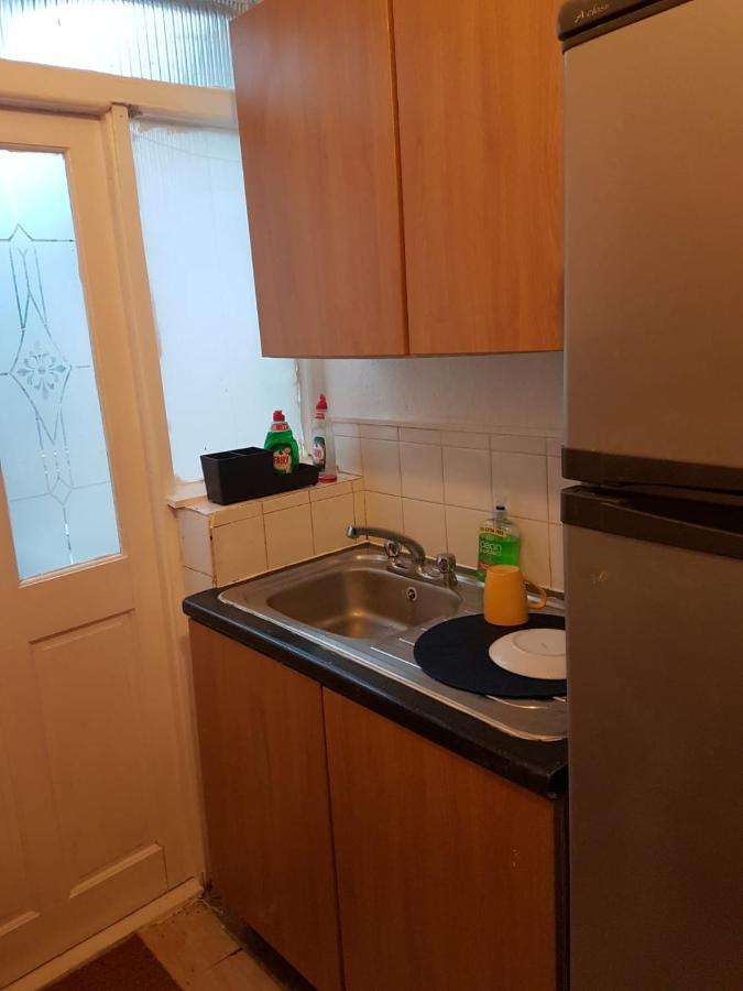 Budget House In Gants Hill Bed and Breakfast Ilford Buitenkant foto